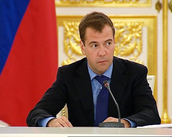 Medvedev charge governors of fire-damaged regions start paying compensations faster - Sputnik International