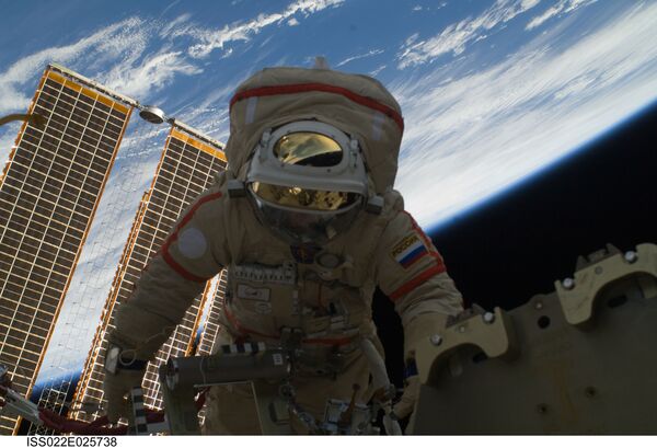 The current ISS crew comprises Russian cosmonauts Alexander Skvortsov, Mikhail Kornienko and Fedor Yurchikhin, U.S. astronauts Tracy Caldwell Dyson, Shannon Walker and Douglas Wheelock. - Sputnik International