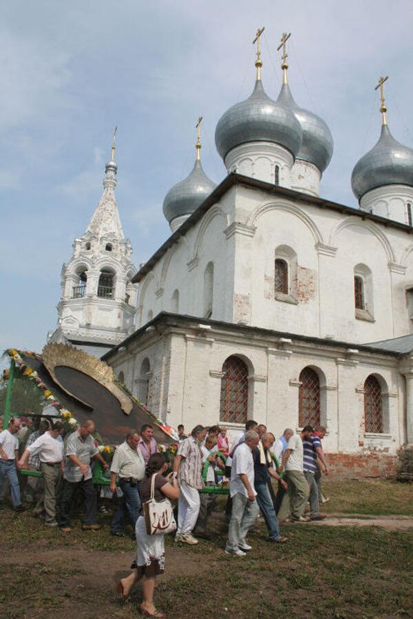 Volga town holds St. Elijas procession  - Sputnik International