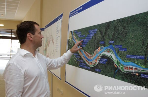 Dmitry Medvedev visits construction site of Sochi ski resort  - Sputnik International
