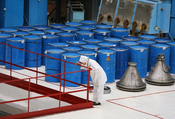 Russia ready to sell Ukraine 10% stake in uranium enrichment center - Sputnik International
