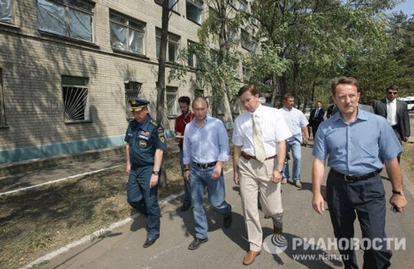 Putin visits area devastated by wildfires in the Voronezh Region  - Sputnik International