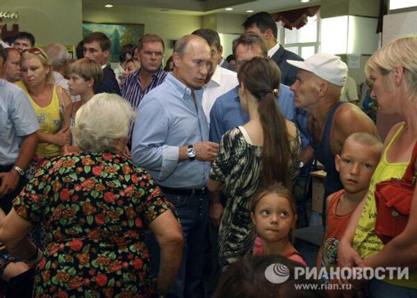 Putin visits area devastated by wildfires in the Voronezh Region  - Sputnik International