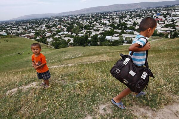 About 100,000 people fled to neighboring Uzbekistan - Sputnik International