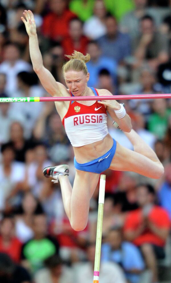 Svetlana Feofanova took gold in Women's Pole Vault with 4.71m - Sputnik International