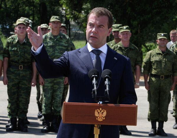 Medvedev visits Russian military base in Abkhazia - Sputnik International