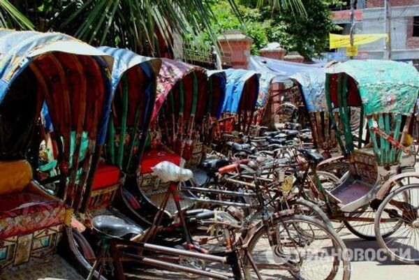 Boats and rickshaws in Dhaka - Sputnik International