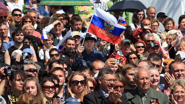 Russians lose trust in Medvedev, Putin - Sputnik International