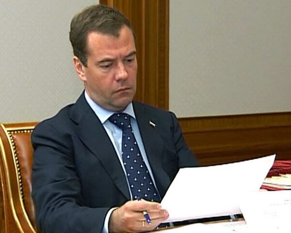 Medvedev orders amendments to procurement law - Sputnik International