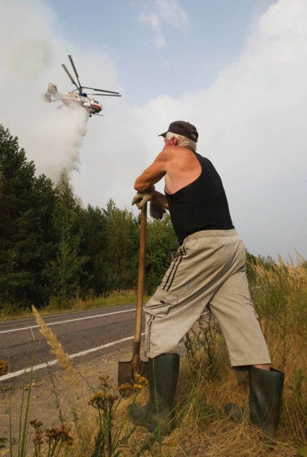 Fighting wildfires in the Moscow and Ryazan Regions - Sputnik International