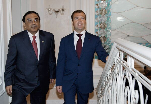 Russian President Dmitry Medvedev and Pakistani President Asif Ali Zardari - Sputnik International