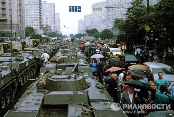 Tanks and barricades on Moscow’s streets: August 19, 1991 - Sputnik International