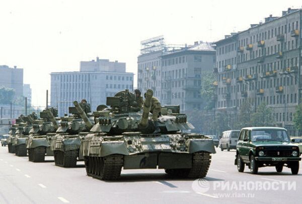Tanks and barricades on Moscow’s streets: August 19, 1991 - Sputnik International