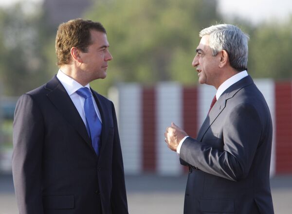 Russian President Dmitry Medvedev and Armenian President Serzh Sargsyan - Sputnik International