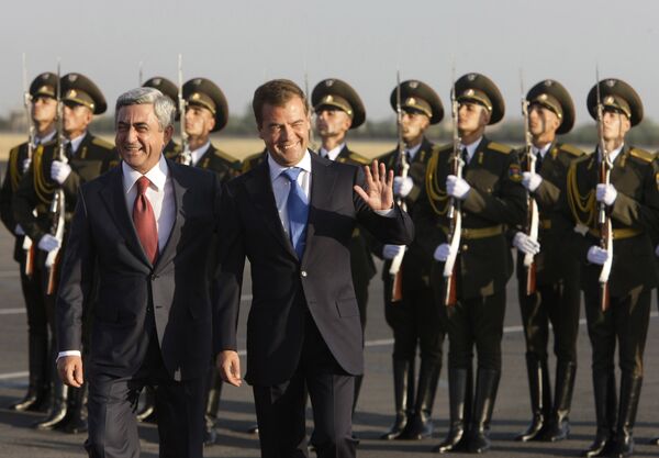Russian President Dmitry Medvedev and his Armenian counterpart Serzh Sargsyan - Sputnik International