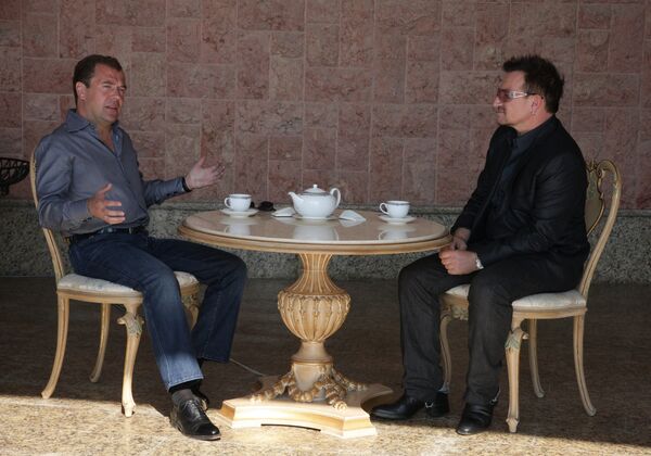 Dmitry Medvedev and the leader of U2 Bono - Sputnik International