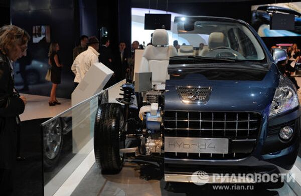 Lada with GLONASS and other news at Moscow International Auto Show  - Sputnik International