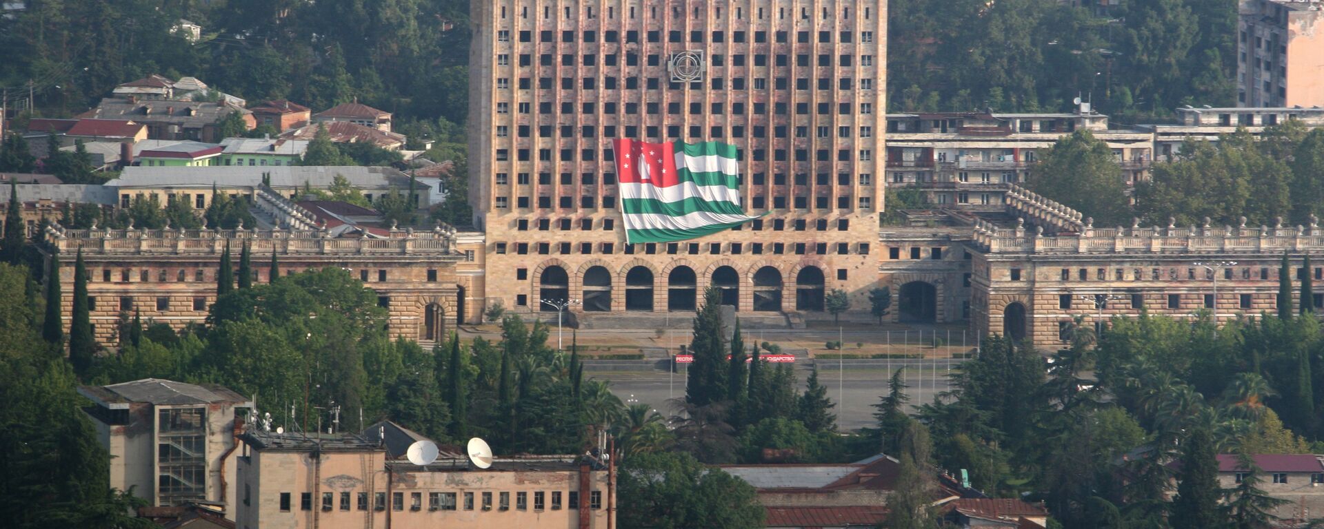 The parliament building in the Abkhazian capital - Sputnik International, 1920, 08.08.2018