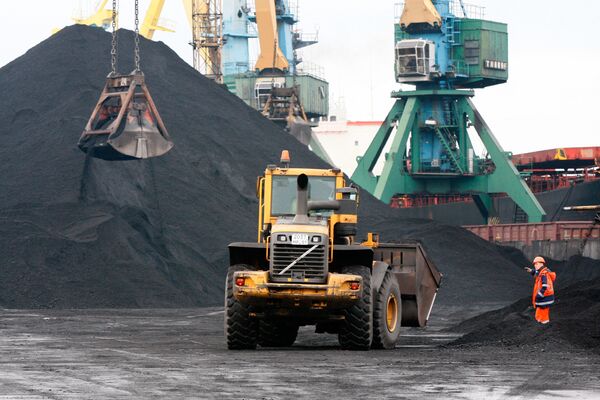 Currently about 45% of coal in Ukraine is being produced at privately owned mines. - Sputnik International