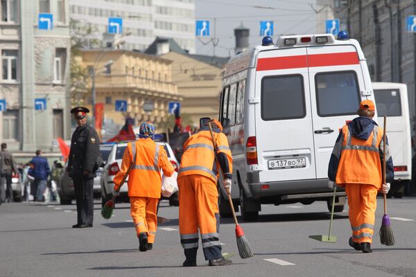 Best Moscow street cleaners rewarded with Canary Islands trips - Sputnik International
