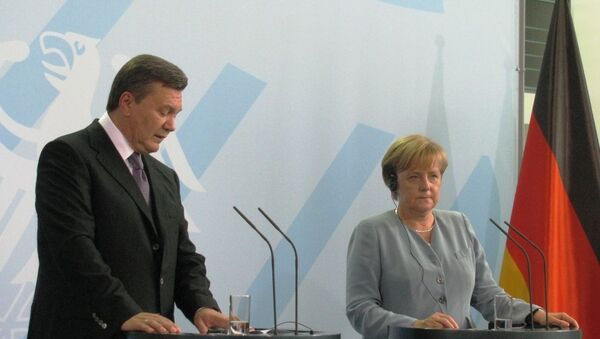 Ukrainian President Viktor Yanukovych and German Chancellor Angela Merkel - Sputnik International