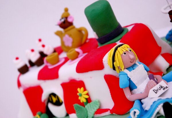 Edible fingers, sweet hamburgers and sugar deers at Cake Britain - Sputnik International