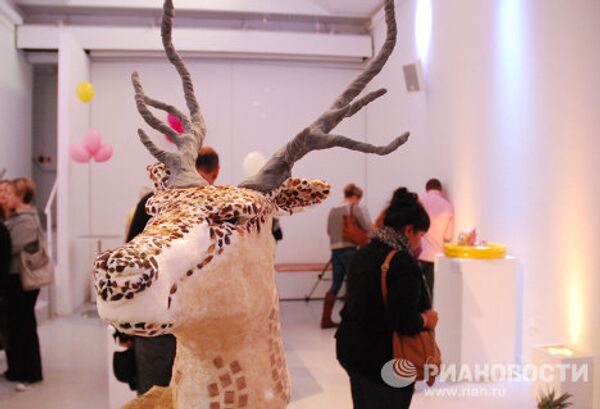 Edible fingers, sweet hamburgers and sugar deers at Cake Britain - Sputnik International