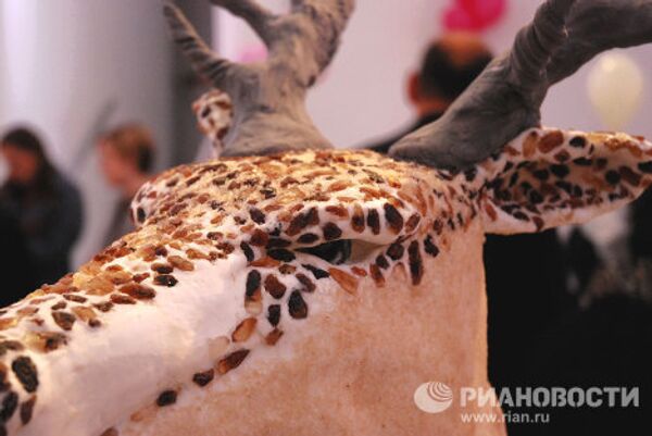 Edible fingers, sweet hamburgers and sugar deers at Cake Britain - Sputnik International