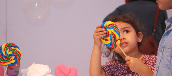 Edible fingers, sweet hamburgers and sugar deers at Cake Britain in London - Sputnik International