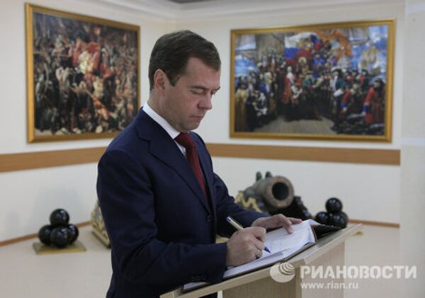 Dmitry Medvedev in stores and fields of Orenburg Region - Sputnik International