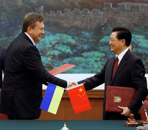 Ukraiinian President Viktor Yanukovych and his Chinese counterpart Hu Jintao  - Sputnik International