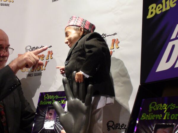 Nepalese teen to become world’s tiniest man in one month  - Sputnik International