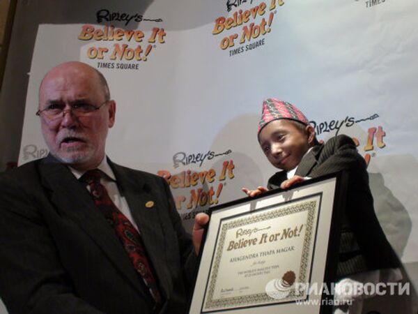 Nepalese teen to become world’s tiniest man in one month  - Sputnik International