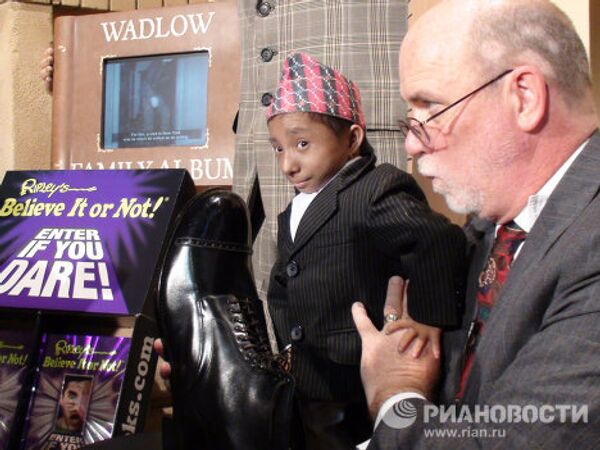 Nepalese teen to become world’s tiniest man in one month  - Sputnik International