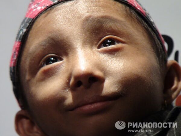 Nepalese teen to become world’s tiniest man in one month  - Sputnik International