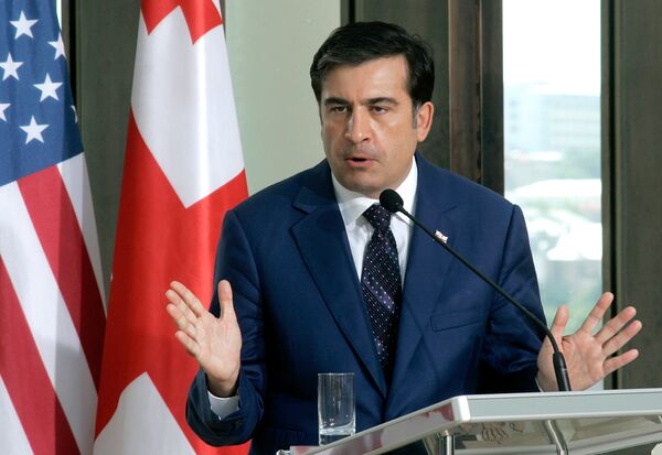 Georgian President Mikheil Saakashvili described a European parliament resolution on Georgia that dubs Russia an illegal military occupant as “historical.” - Sputnik International