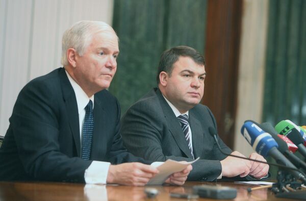  U.S. Secretary of Defense Robert Gates and Russian Defense Minister Anatoly Serdyukov. Archive - Sputnik International