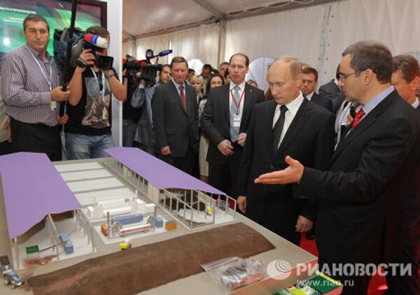 Putin visits Sochi exhibit on regional projects - Sputnik International