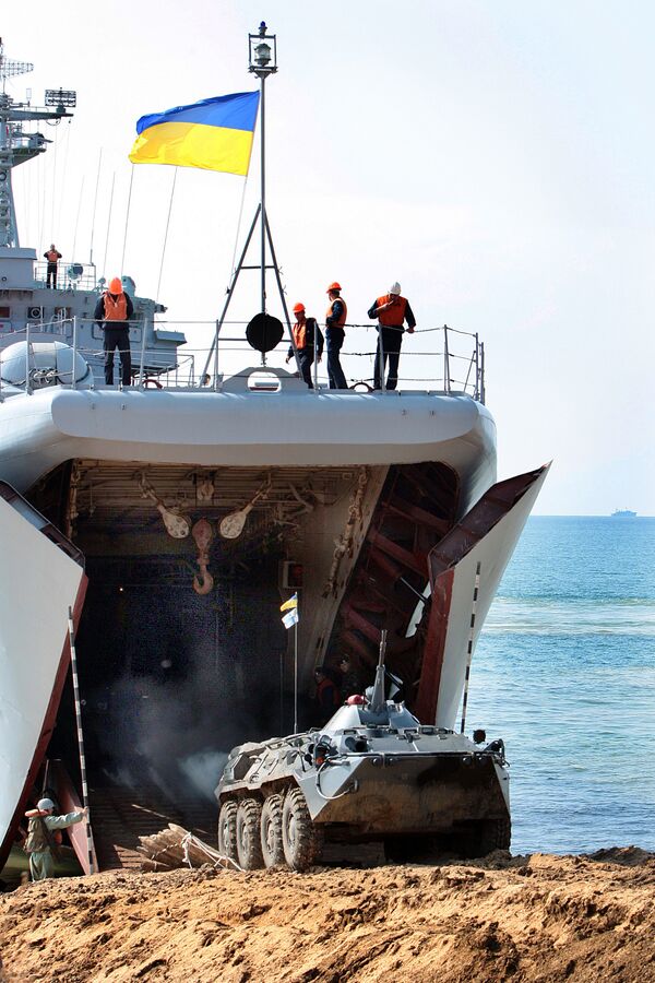 Artillery shells explode on board Ukrainian warship, 4 injured - Sputnik International