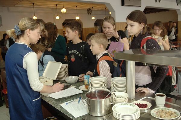 Prosecutors probe stomach infection outbreak among pupils in Volga area - Sputnik International