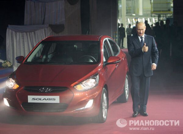 Vladimir Putin drives ‘Russian’ Hyundai Solaris - Sputnik International