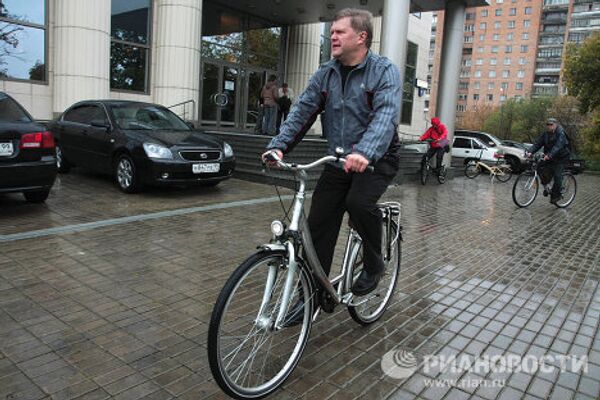 Russian officials choose public transport - Sputnik International