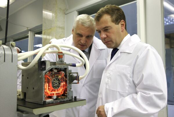 Russian President Dmitry Medvedev at Ramenskoye Instrument Engineering Plant - Sputnik International