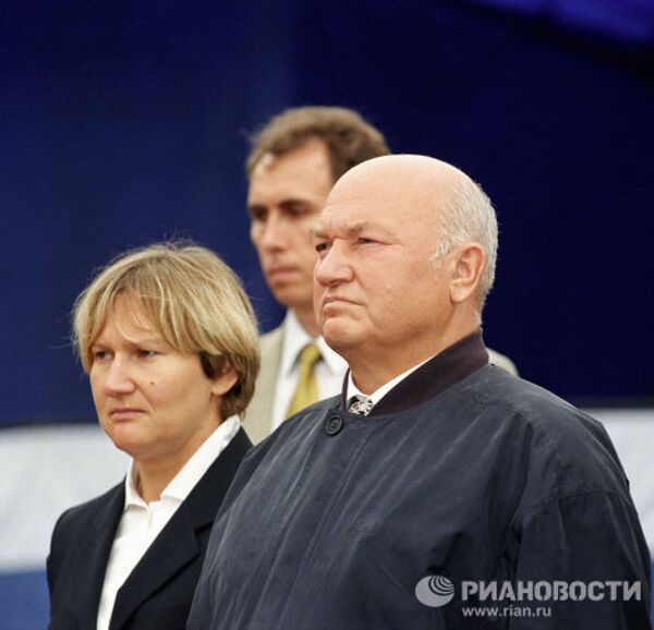 Yury Luzhkov with wife and children - Sputnik International