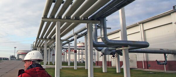 Russia resumes oil deliveries to Belarus Russia resumes oil deliveries to Belarus - Sputnik International