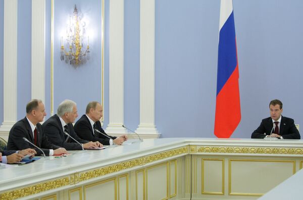 President Dmitry Medvedev at a Security Council meeting - Sputnik International