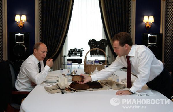 Putin and Medvedev’s lunch-time chat - Sputnik International