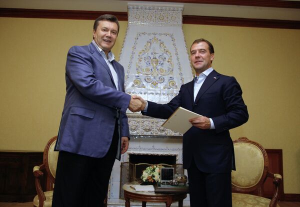 Dmitry Medvedev and Viktor Yanukovych - Sputnik International