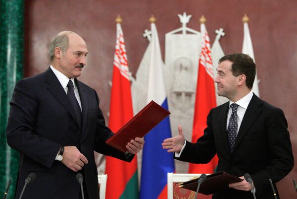 Belarusian President Alexander Lukashenko and his Russian colleague Dmitry Medvedev - Sputnik International