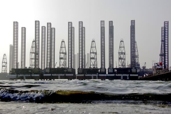 Нефтяные платформы в Каспийском море - Sputnik International
